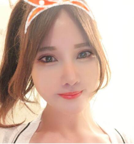 龙湖区 肤白嫩滑 大胸美女